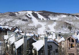 Highlands Westview 202 3 Bedroom Condo by RedAwning