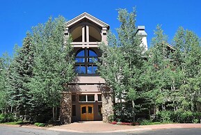 Highlands Westview 202 3 Bedroom Condo by RedAwning