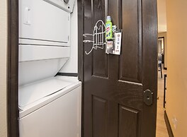 Highlands Westview 202 3 Bedroom Condo by RedAwning