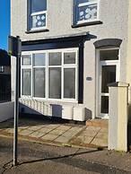 Inviting 3-bed Apartment in Southend-on-sea