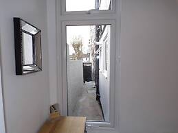 Inviting 3-bed Apartment in Southend-on-sea