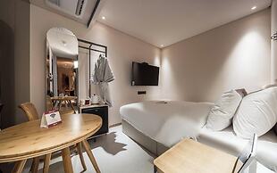 MU:TE Hotel