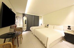 MU:TE Hotel