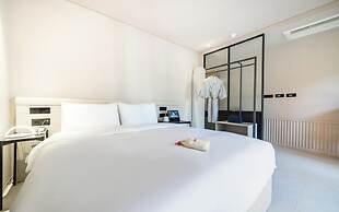 MU:TE Hotel
