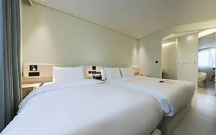 MU:TE Hotel