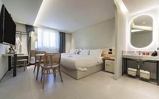 MU:TE Hotel