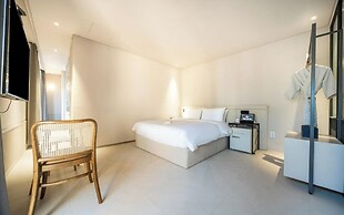 MU:TE Hotel