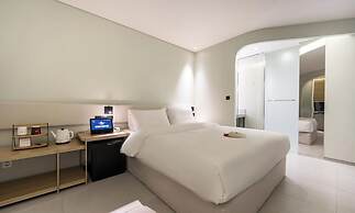 MU:TE Hotel