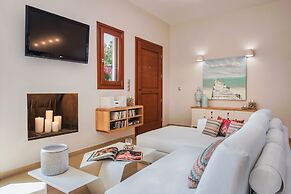 Modern House in the City Centre Fira for 5 Guests