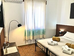 Bb Chic Room With Shared Bathroom in the City