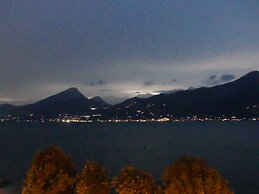 Modern Apartment With Large Terrace Malcesine