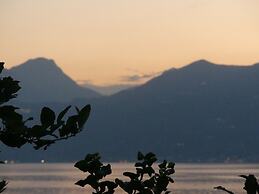 Modern Apartment With Large Terrace Malcesine