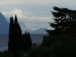 Modern Apartment With Large Terrace Malcesine