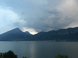 Modern Apartment With Large Terrace Malcesine