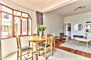 On the Beach in Camps Bay - Fully Equipped 2 Bedroom Apartment