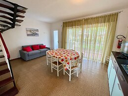 Peaceful House With Pool and Terrace