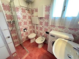 Beautiful Terraced House With Pool and Garden