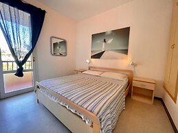 Beautiful Terraced House With Pool and Garden