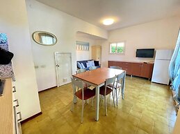 Beautiful Terraced House With Pool and Garden
