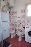 Beautiful Terraced House With Pool and Garden