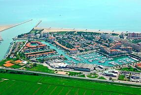 Lovely Apartment Near the Beach and the Town Centre by Beahost Rentals