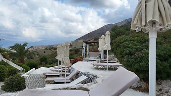 Entire Villa Full View 3 Bedrooms 3 Bathrooms 3 Kitchens