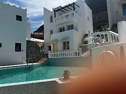 Entire Villa Full View 3 Bedrooms 3 Bathrooms 3 Kitchens