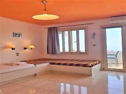 Entire Villa Full View 3 Bedrooms 3 Bathrooms 3 Kitchens