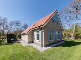 Spacious Farmhouse Near Beach