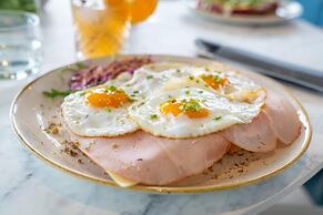 Restyled Villa Near the Beach