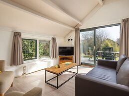 Cozy Bungalow With two Bathrooms, 3 km From Putten