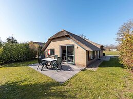 Cozy Bungalow With two Bathrooms, 3 km From Putten