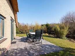 Cozy Bungalow With two Bathrooms, 3 km From Putten