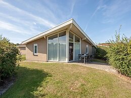 Restyled Bungalow With Dishwasher, Near Domburg