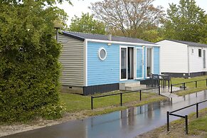 Comfy Chalet With Microwave, 500 m. From the Beach