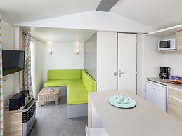 Comfy Chalet With Microwave, 500 m. From the Beach