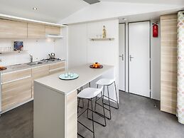 Comfy Chalet With Microwave, 500 m. From the Beach