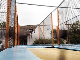 Comfy Chalet With Microwave, 500 m. From the Beach