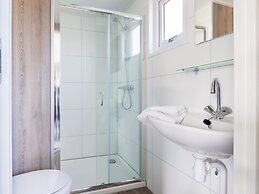 Comfy Chalet With Microwave, 500 m. From the Beach