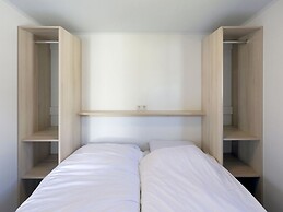 Comfy Chalet With Microwave, 500 m. From the Beach