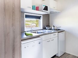 Comfy Chalet With Microwave, 500 m. From the Beach