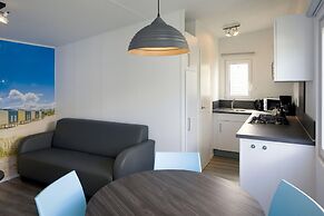 Comfy Chalet With Microwave, 500 m. From the Beach