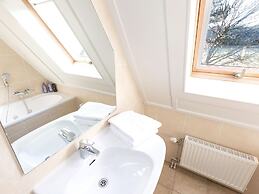 Restyled House With hot Tub, City of Breda at 10km