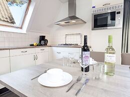 Restyled House With hot Tub, City of Breda at 10km