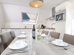 Restyled House With hot Tub, City of Breda at 10km