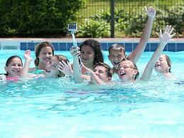 Restyled House With hot Tub, City of Breda at 10km