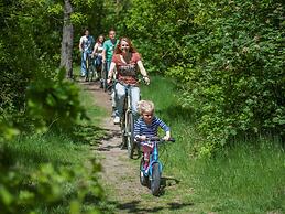 Restyled House With hot Tub, City of Breda at 10km
