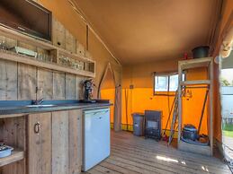 Tent Cabin With Kitchen Near Breda
