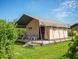Tent Cabin With Kitchen Near Breda