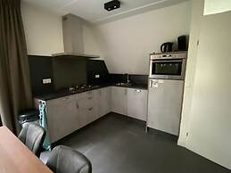 Restyled House With two Bathrooms, Breda at 10 km